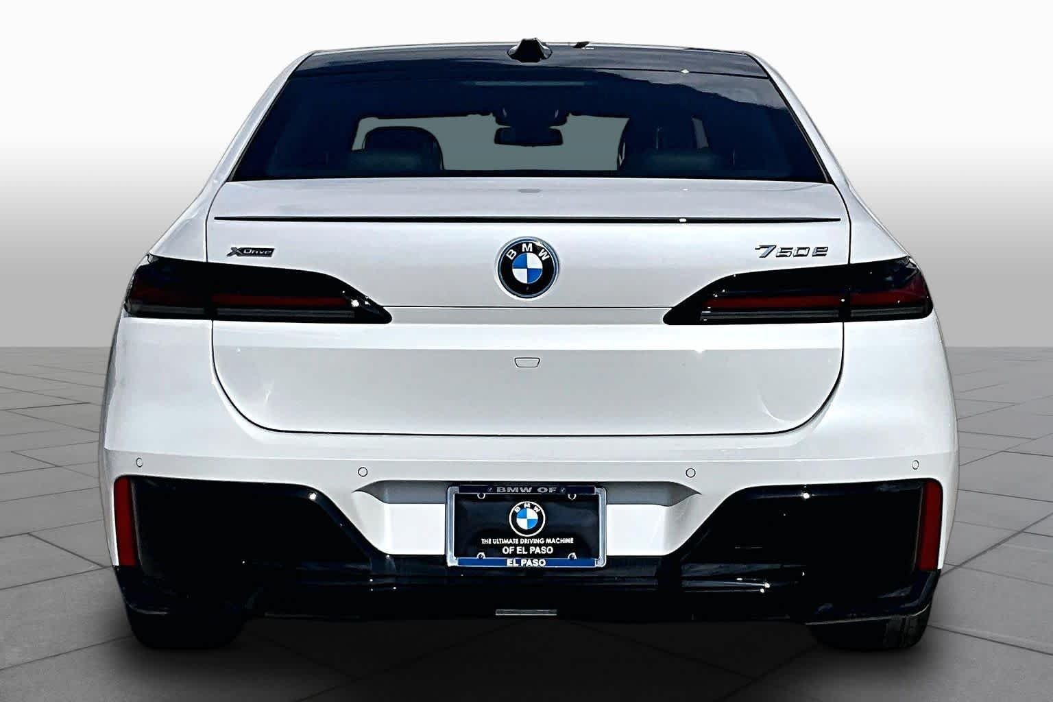New 2026 Mineral White Metallic BMW 750e xDrive image 4