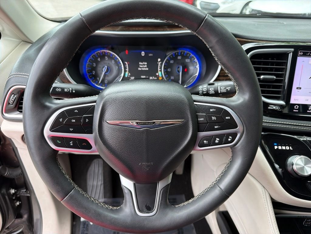 Used 2023 Gray Chrysler Limited image 17