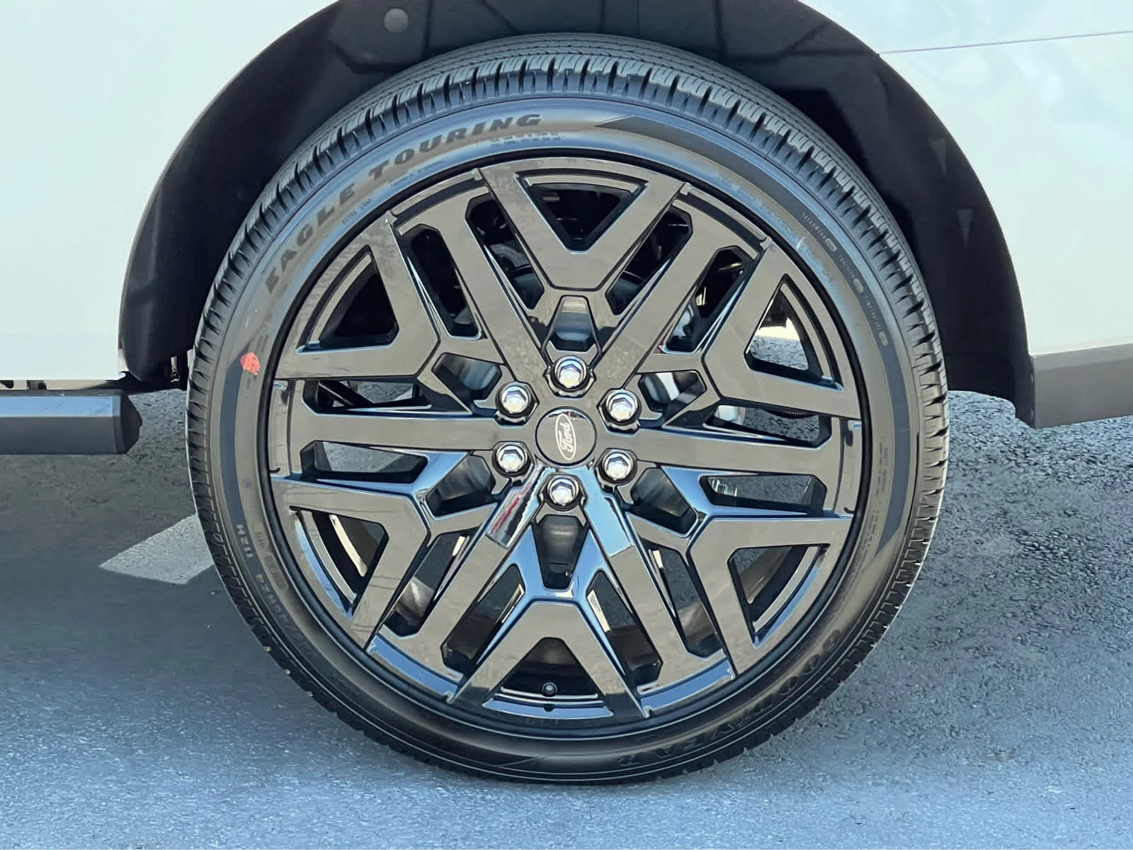 New 2026 Star White Metallic Tri-Coat Ford Platinum® image 14