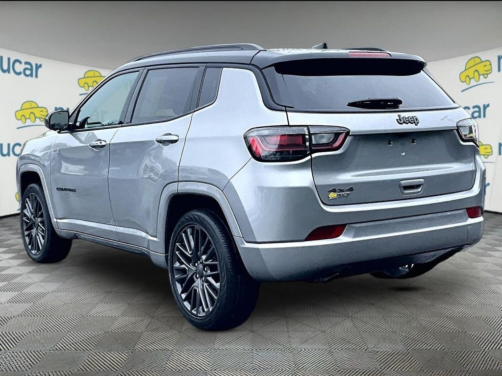Used 2023 Silver Jeep Limited image 4