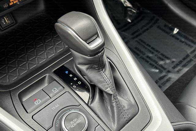Used 2024  Toyota XLE Premium image 29