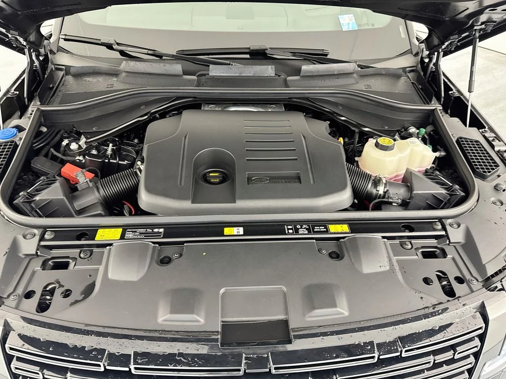 New 2026 Carpathian Grey Land Rover SE image 31