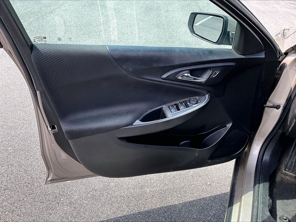 Used 2023 Mineral Gray Metallic Chevrolet LT image 9
