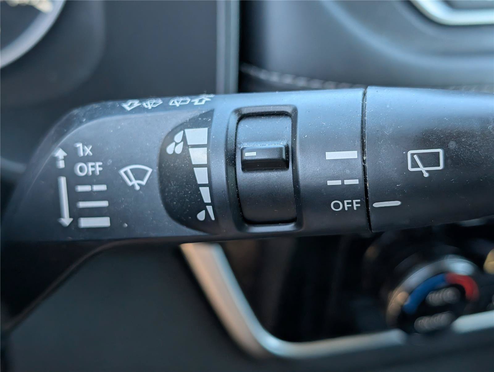 Used 2022 Silver Nissan SV image 25