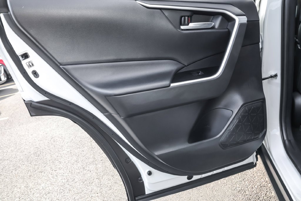 Used 2020 White Toyota XLE image 28