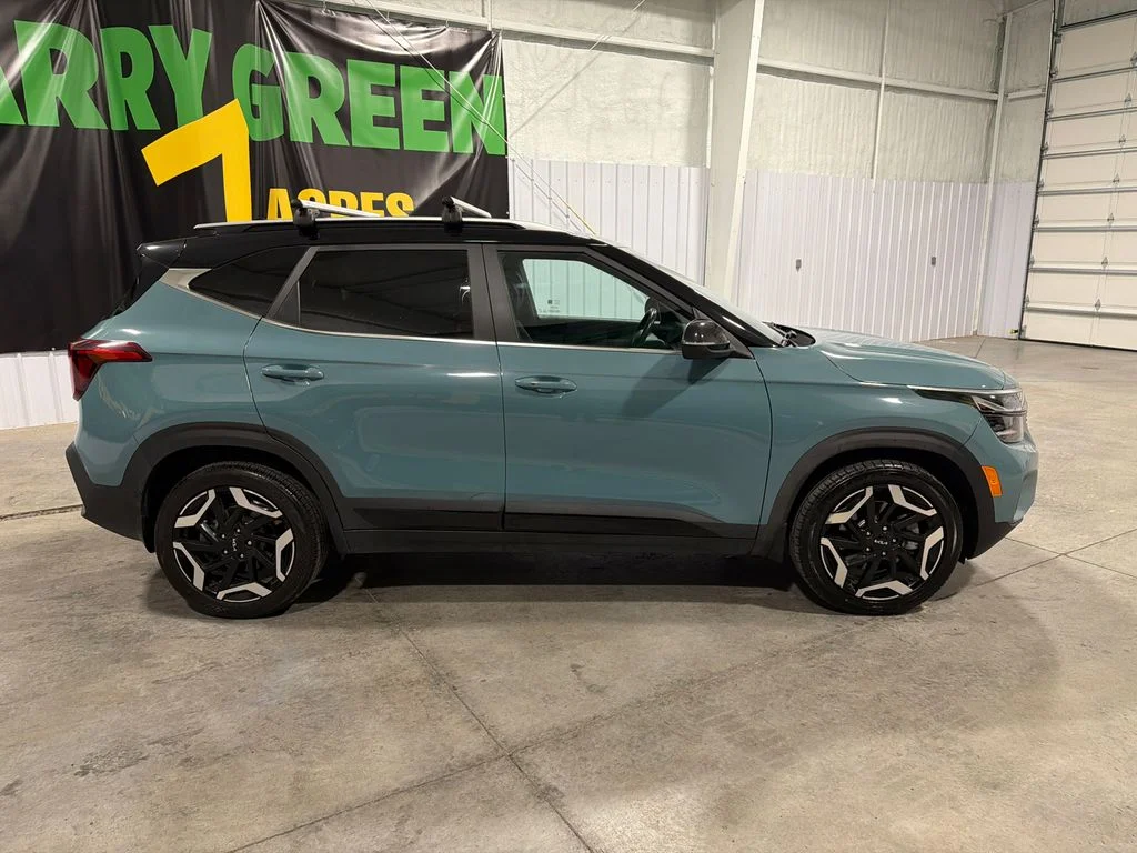 Used 2024 Pluton Blue/Black Roof Kia SX image 5