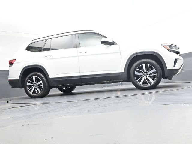 Used 2021  Volkswagen 2.0T SE image 30