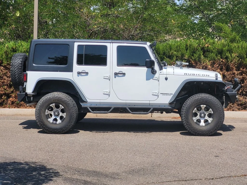 Used 2017 Bright White Clearcoat Jeep Unlimited Rubicon image 4