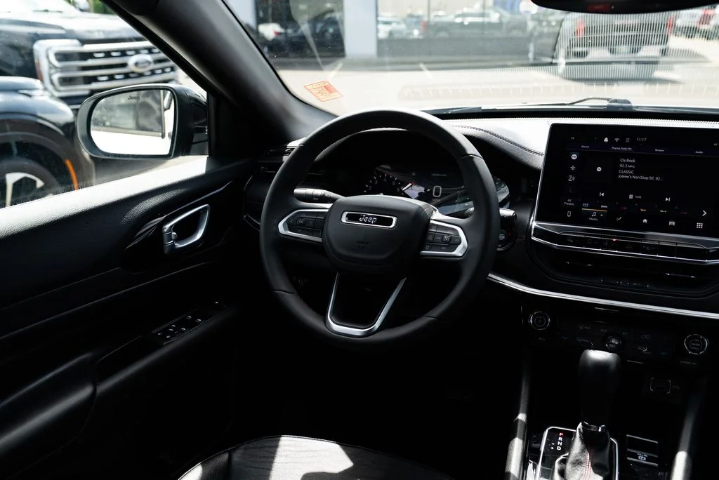 Used 2025 White Jeep Trailhawk image 9