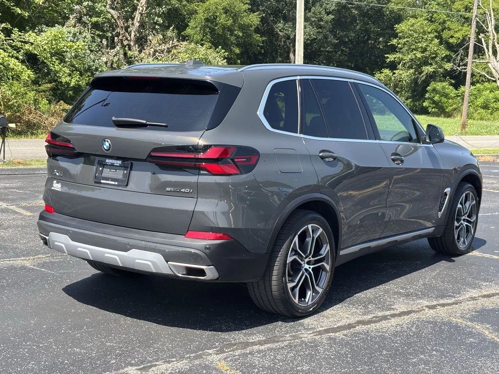 Used 2026 Gray BMW sDrive40i image 7