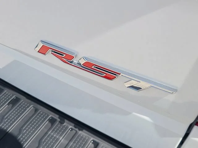 New 2026 Summit White Chevrolet RST image 31