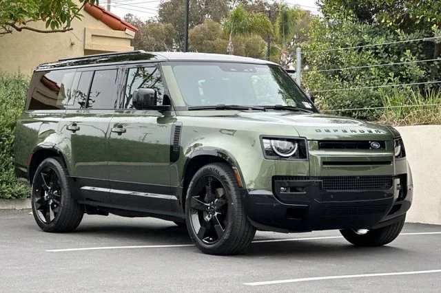 New 2026 Woolstone Green Land Rover X-Dynamic SE image 7