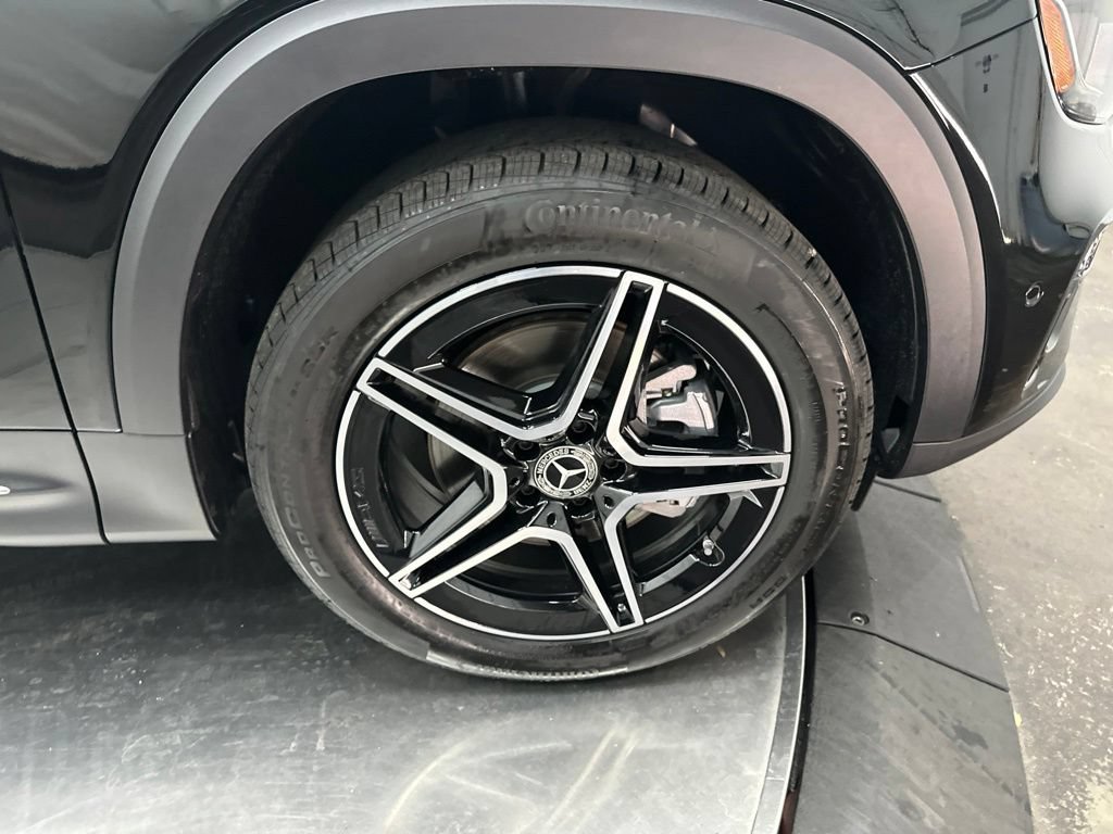 New 2026 Night Black Mercedes-Benz GLB 250 image 38