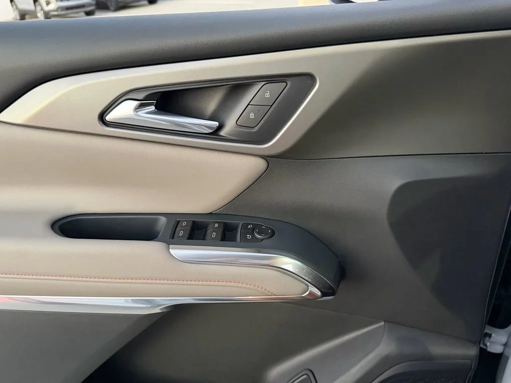 New 2027 Summit White Chevrolet LT image 19
