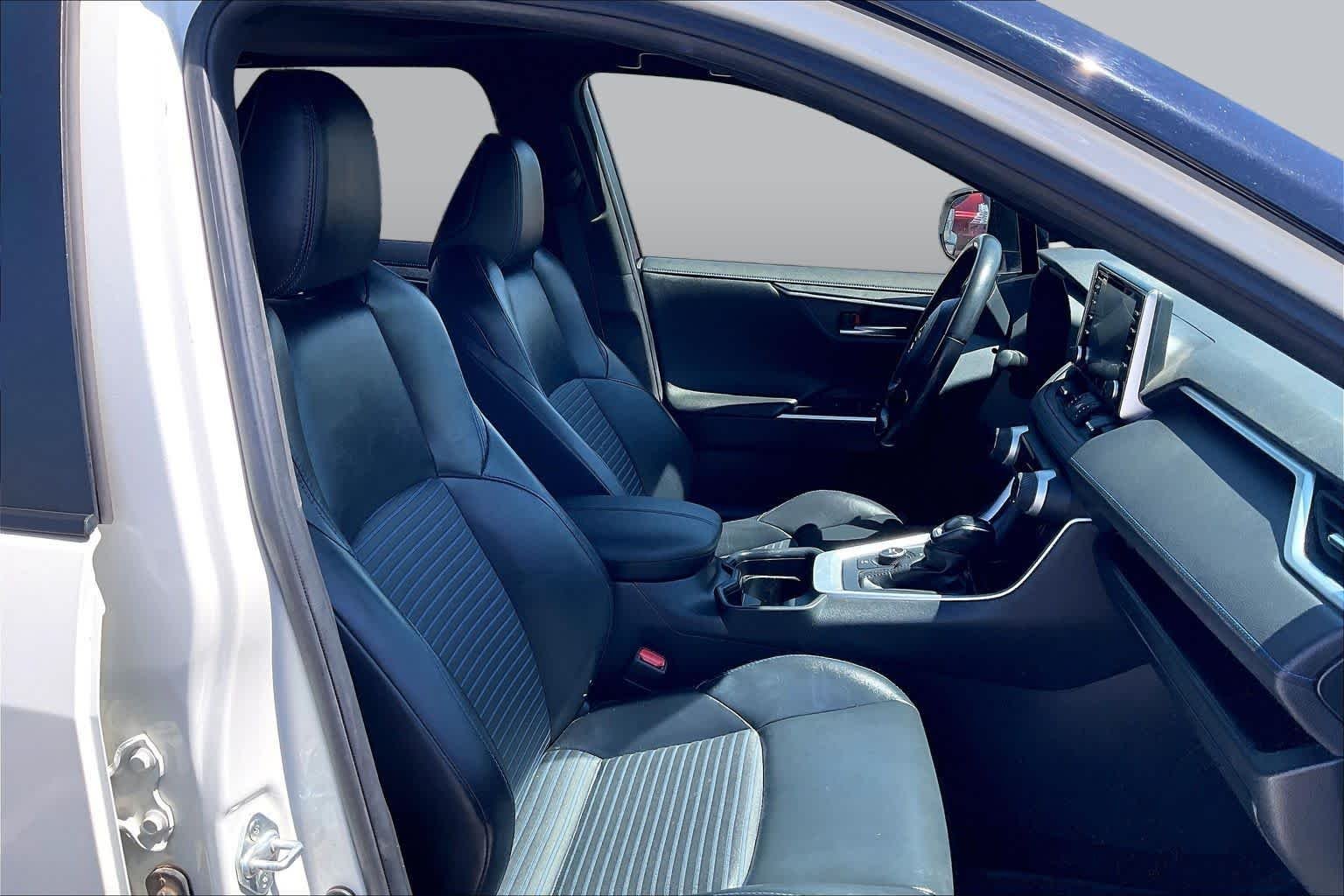 Used 2019 Blizzard Pearl w/Black Roof Toyota Hybrid XSE image 9