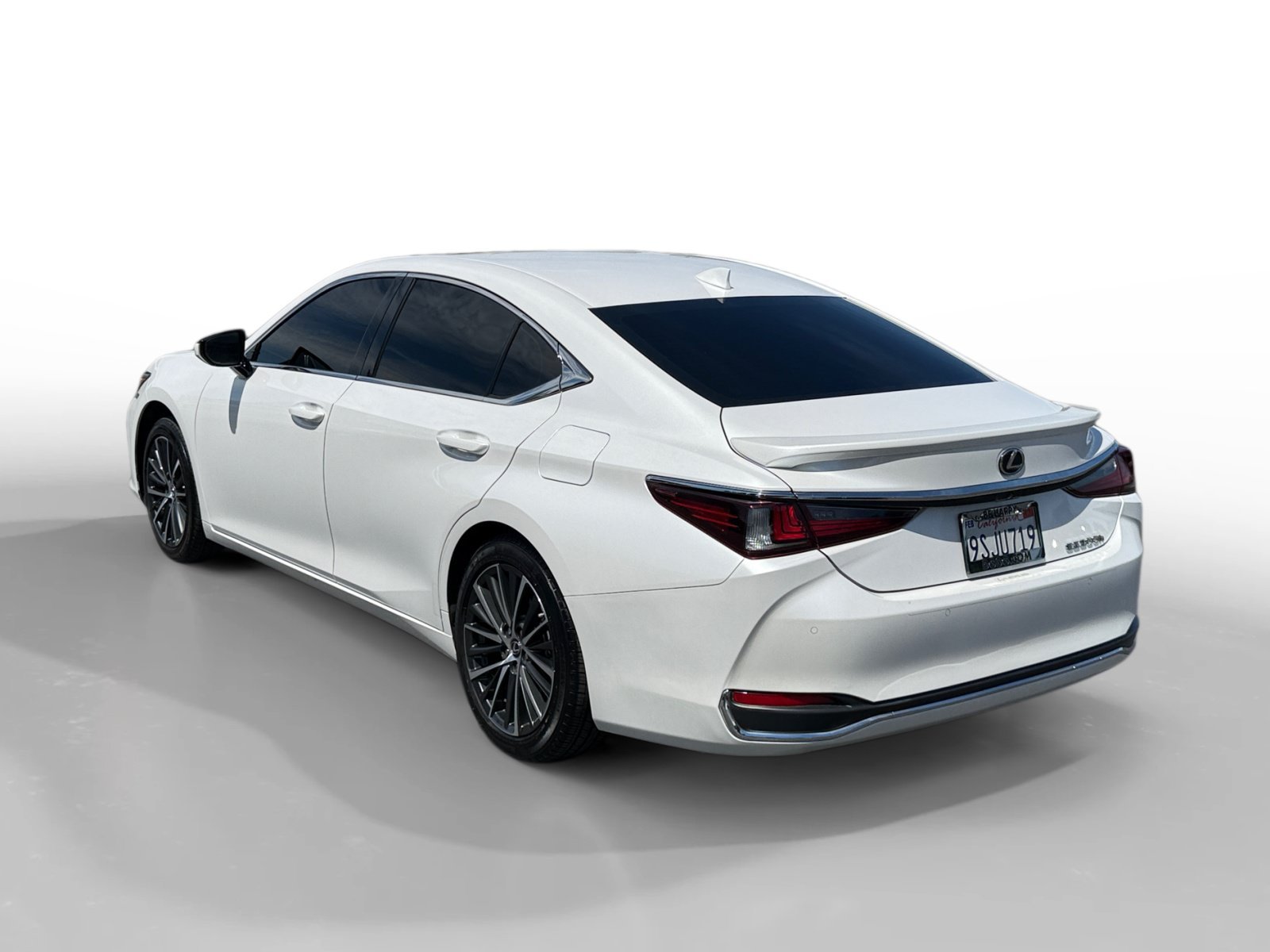 Used 2025 White Pearl Lexus 300h image 3