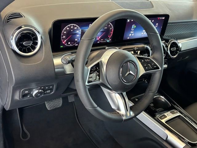 New 2026 Polar White Mercedes-Benz GLB 250 image 38