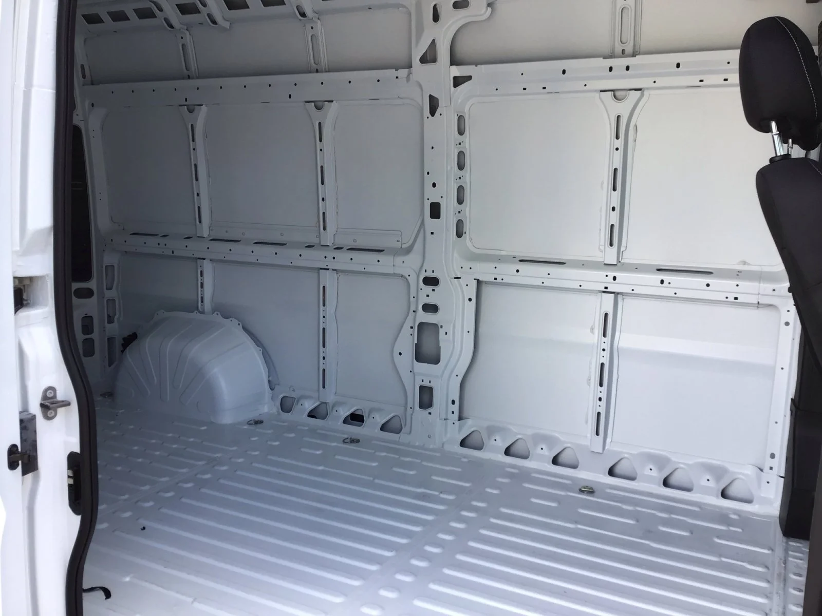 New 2026 Bright White Clearcoat Ram Tradesman image 22