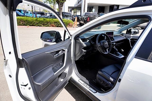 Used 2024 Beige Toyota XLE Premium image 35