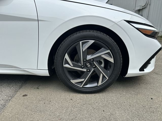 Used 2025 White Hyundai Limited image 21