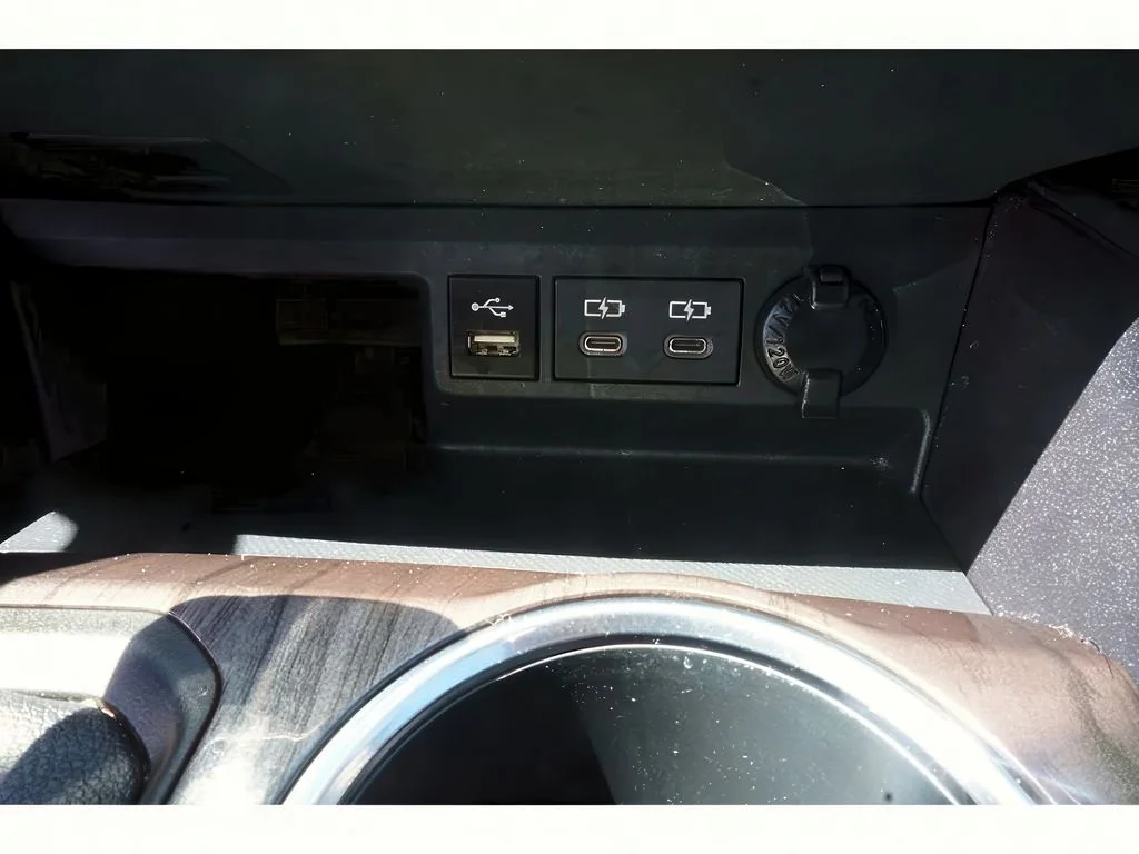 2022 Toyota Highlander Limited - Photo 23