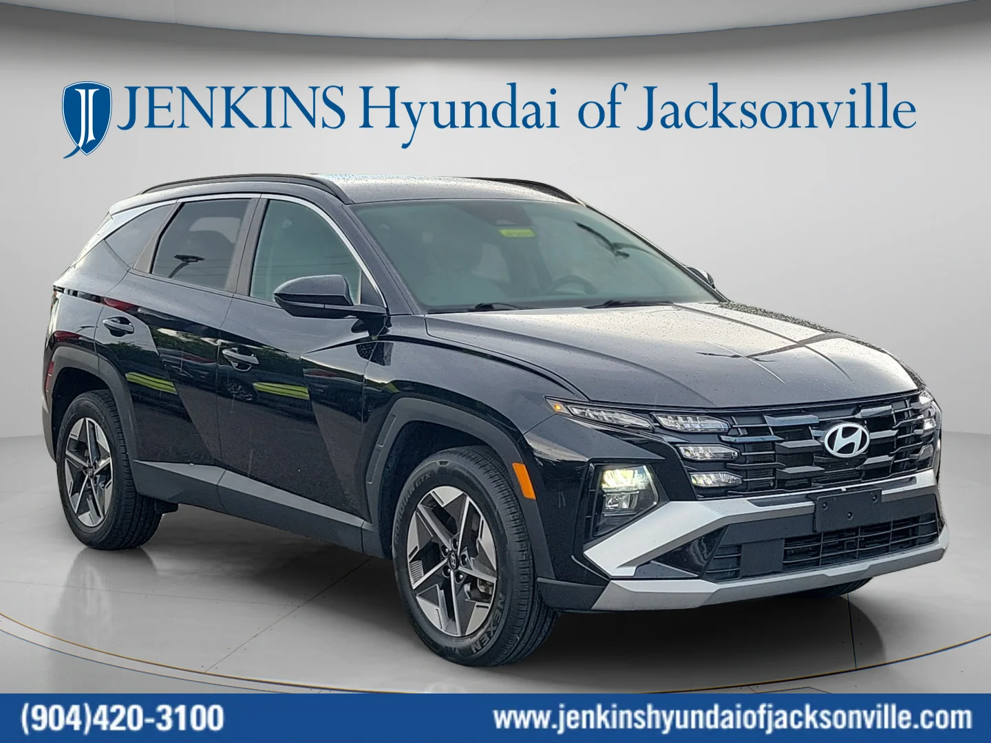 Used 2025 Phantom Black Hyundai SEL image 1