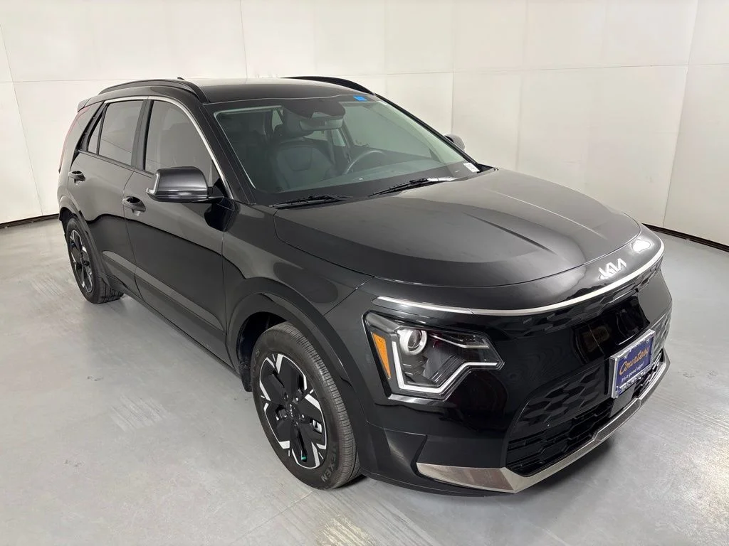 Used 2025 Black Kia Wind image 2