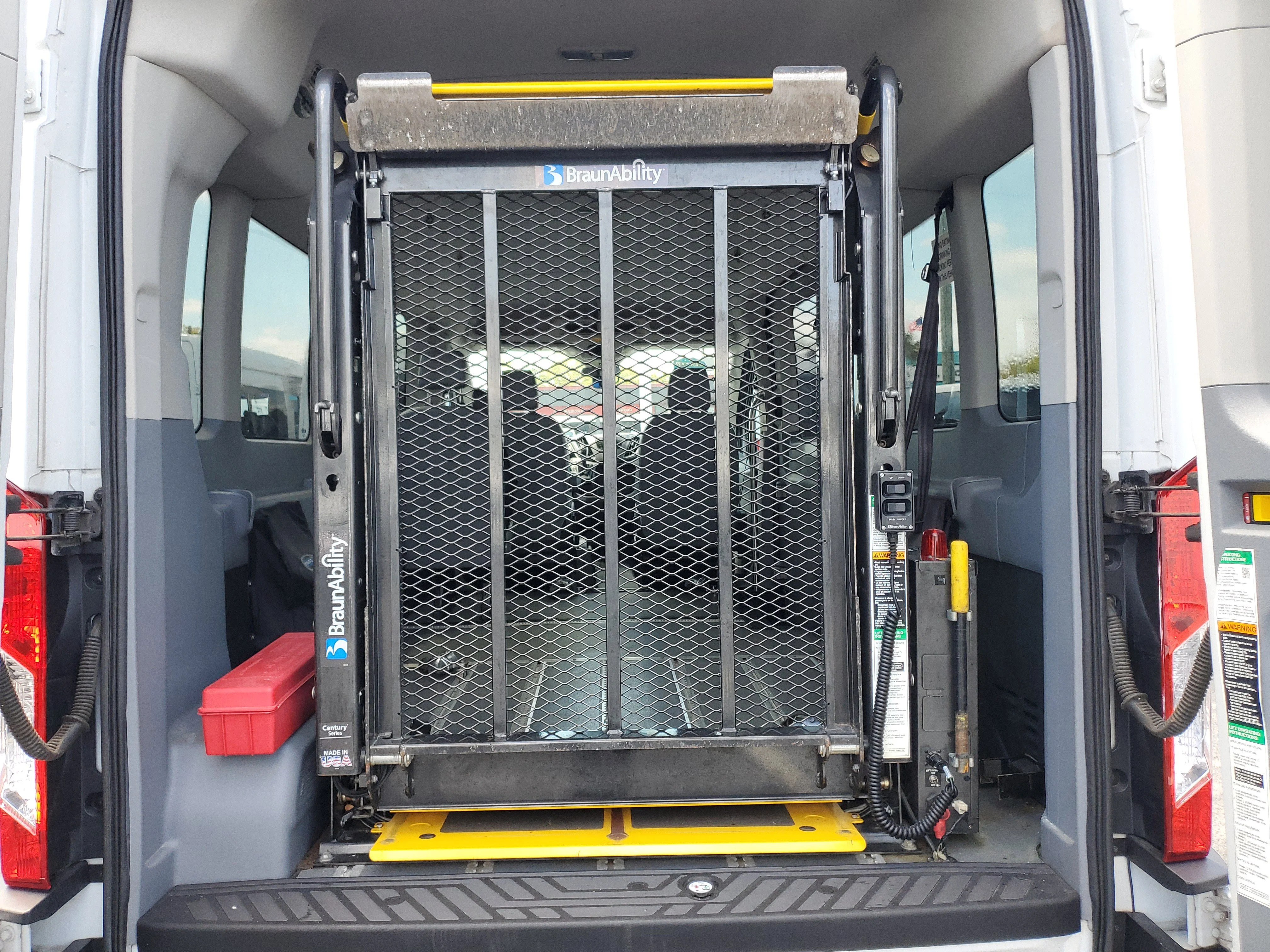 2015 Ford Transit XLT - Photo 9