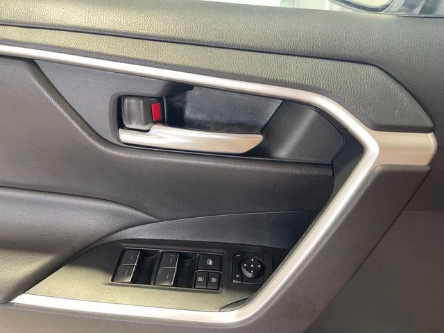 Used 2025 Ice Toyota XLE image 15