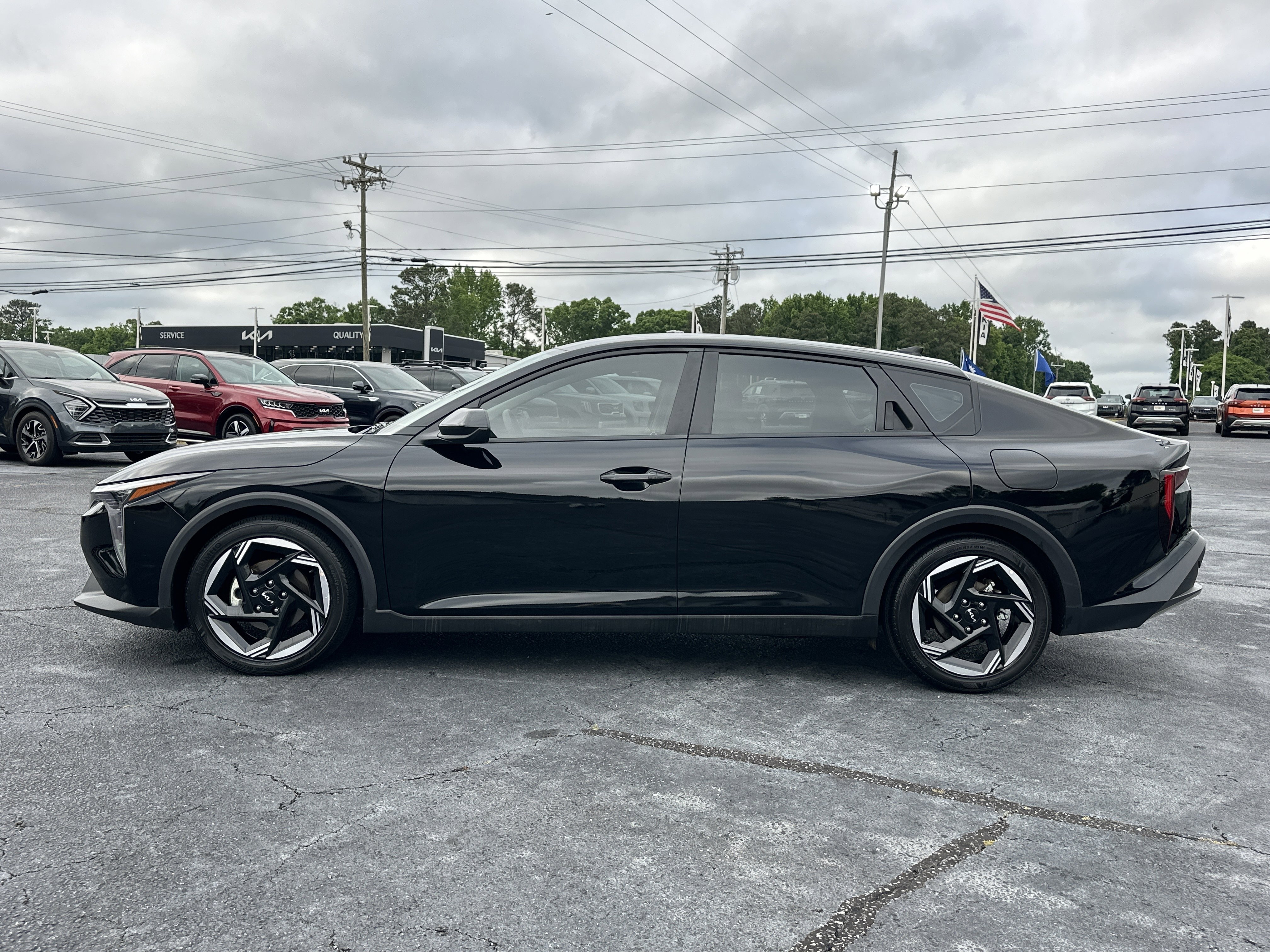 Used 2025 Aurora Black Pearl Kia EX image 5