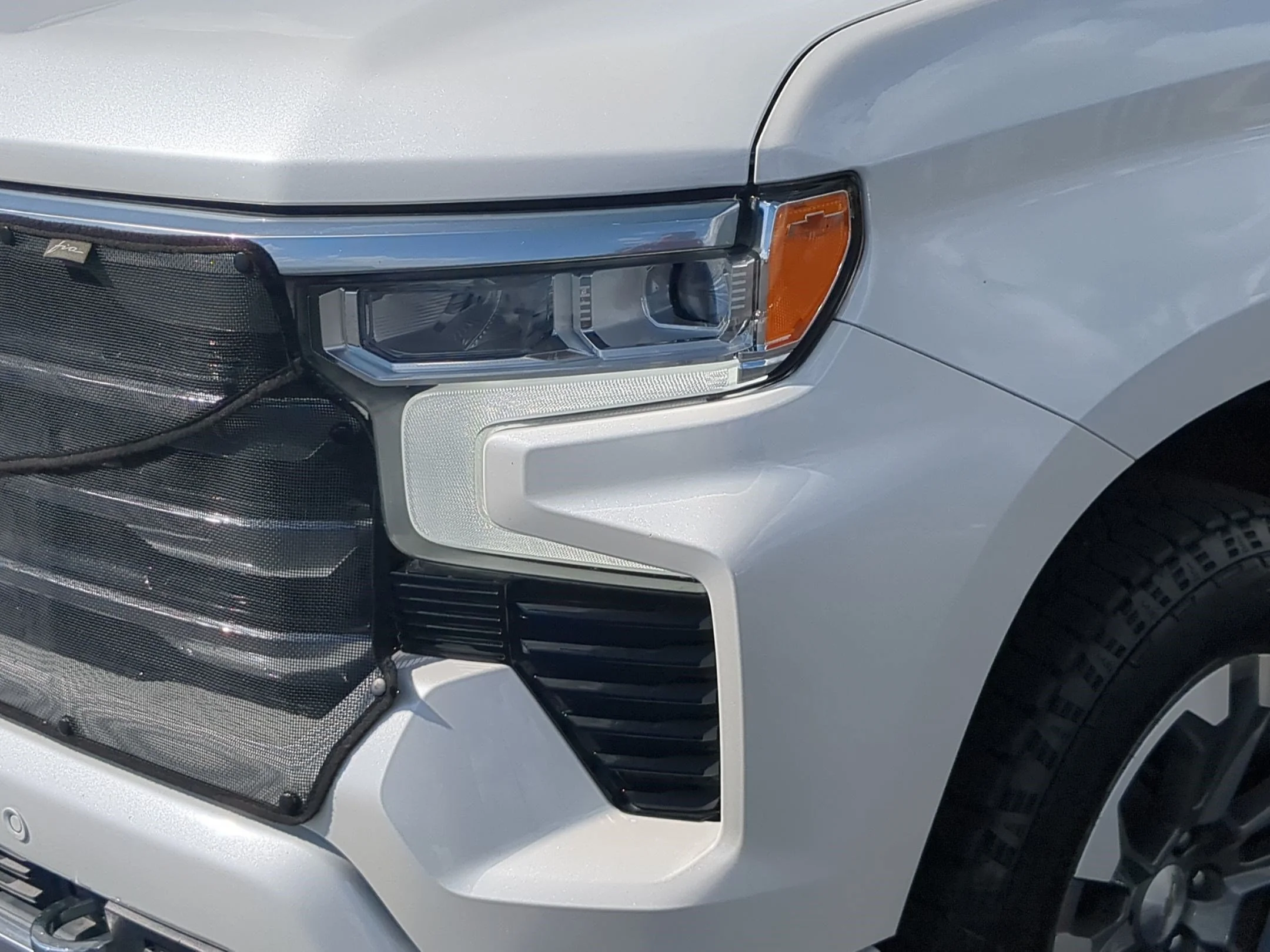 Used 2023 Iridescent Pearl Tricoat Chevrolet High Country image 9
