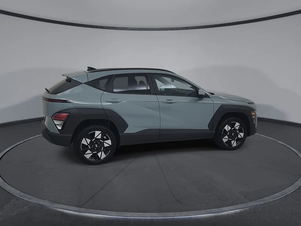Used 2025 Green Hyundai SEL image 17