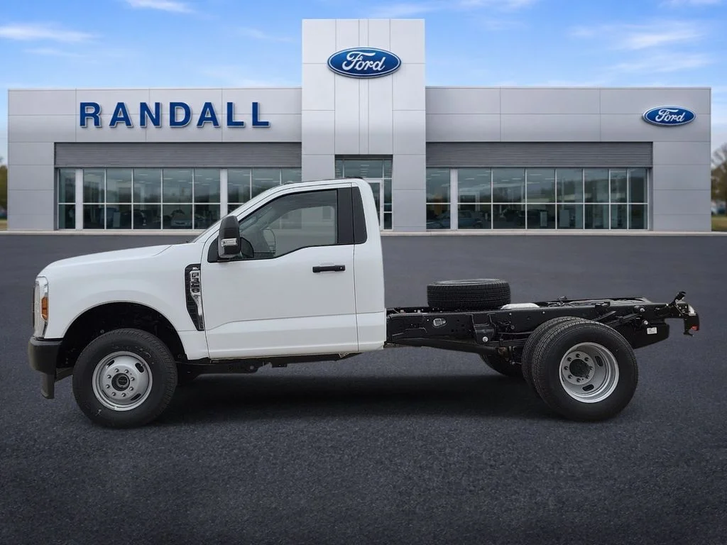 New 2026 Oxford White Ford F-350® XL image 3