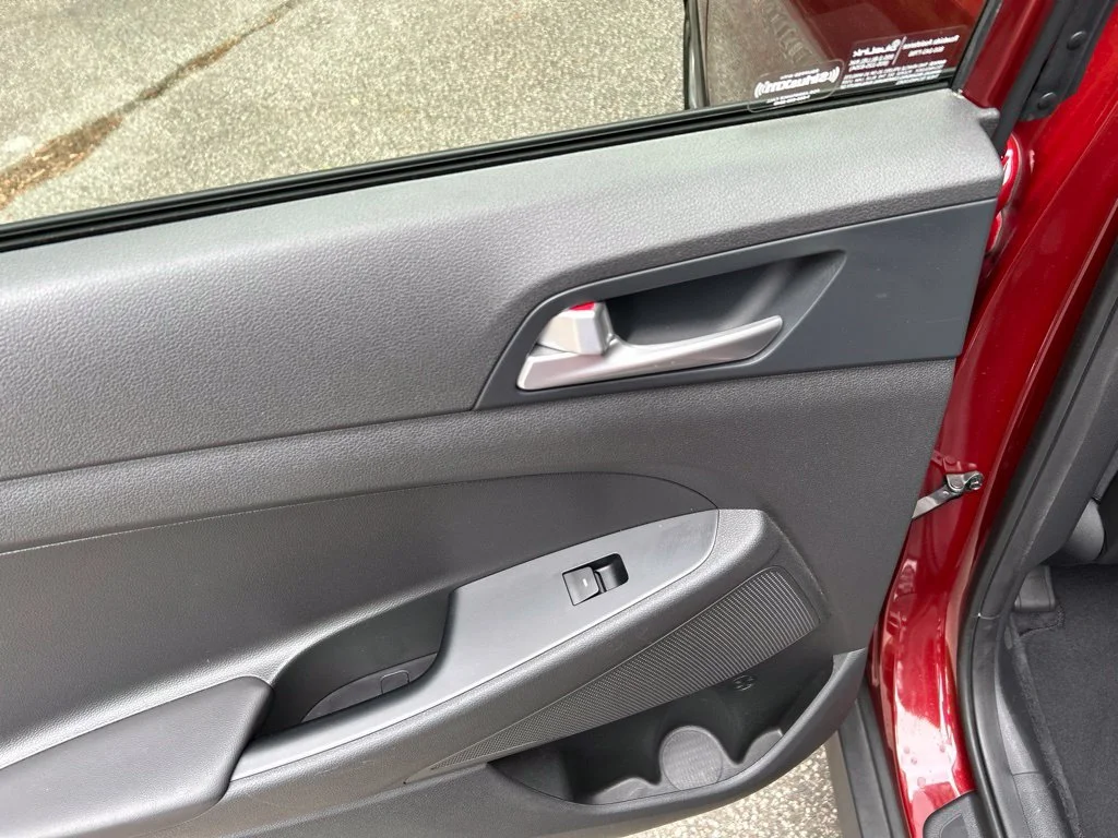 Used 2020 Red Hyundai Value image 27