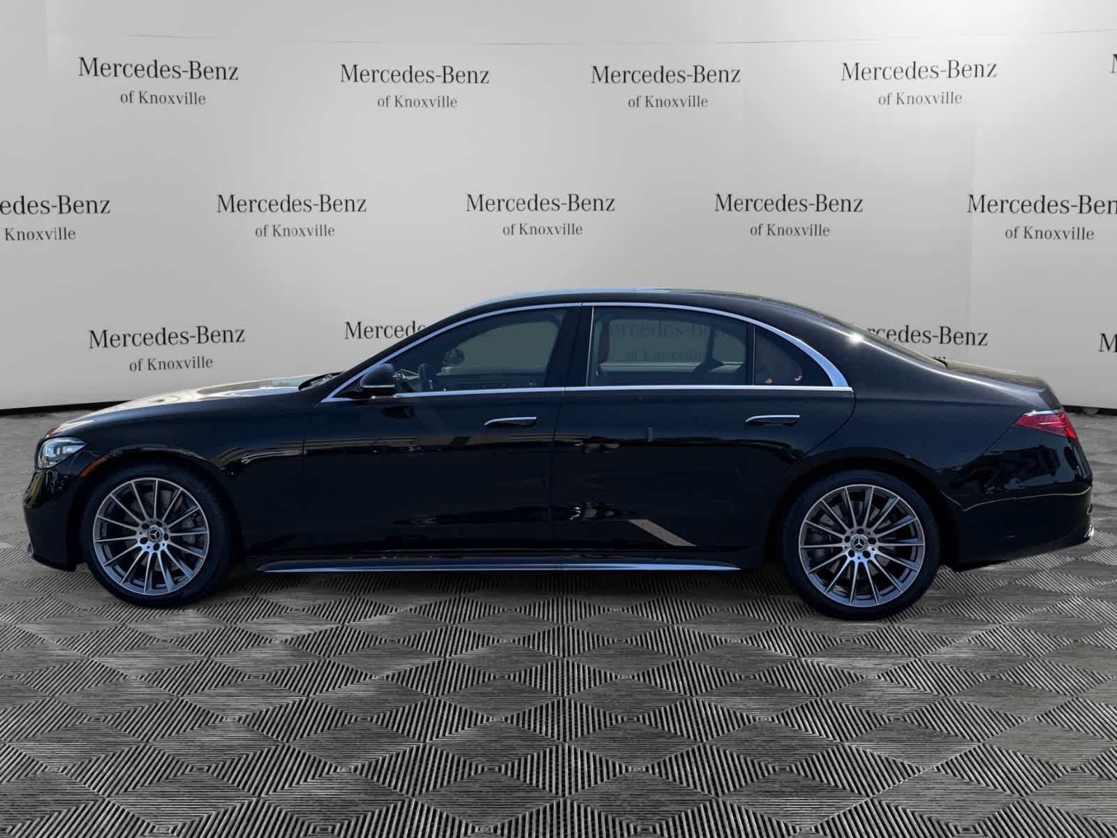 New 2026 Obsidian Black Metallic Mercedes-Benz S 580 image 2