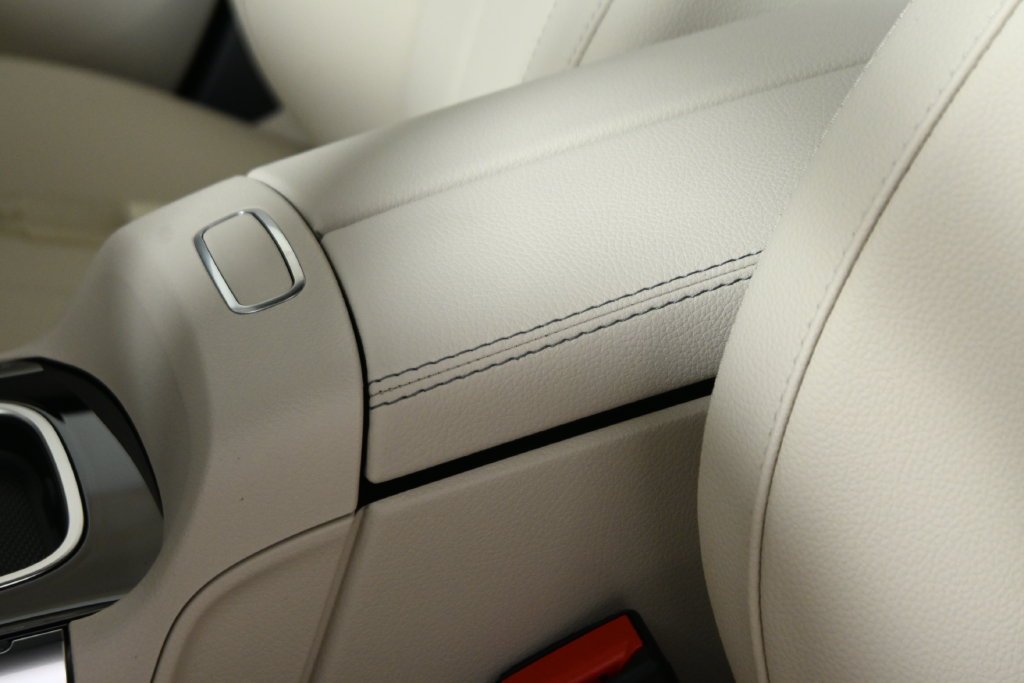 Used 2026 Polar White Mercedes-Benz GLA 250 image 23