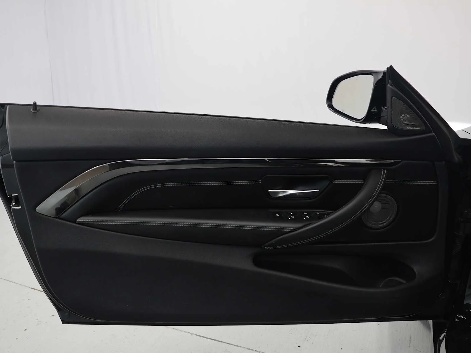 Used 2018 Black Sapphire Metallic BMW  image 19