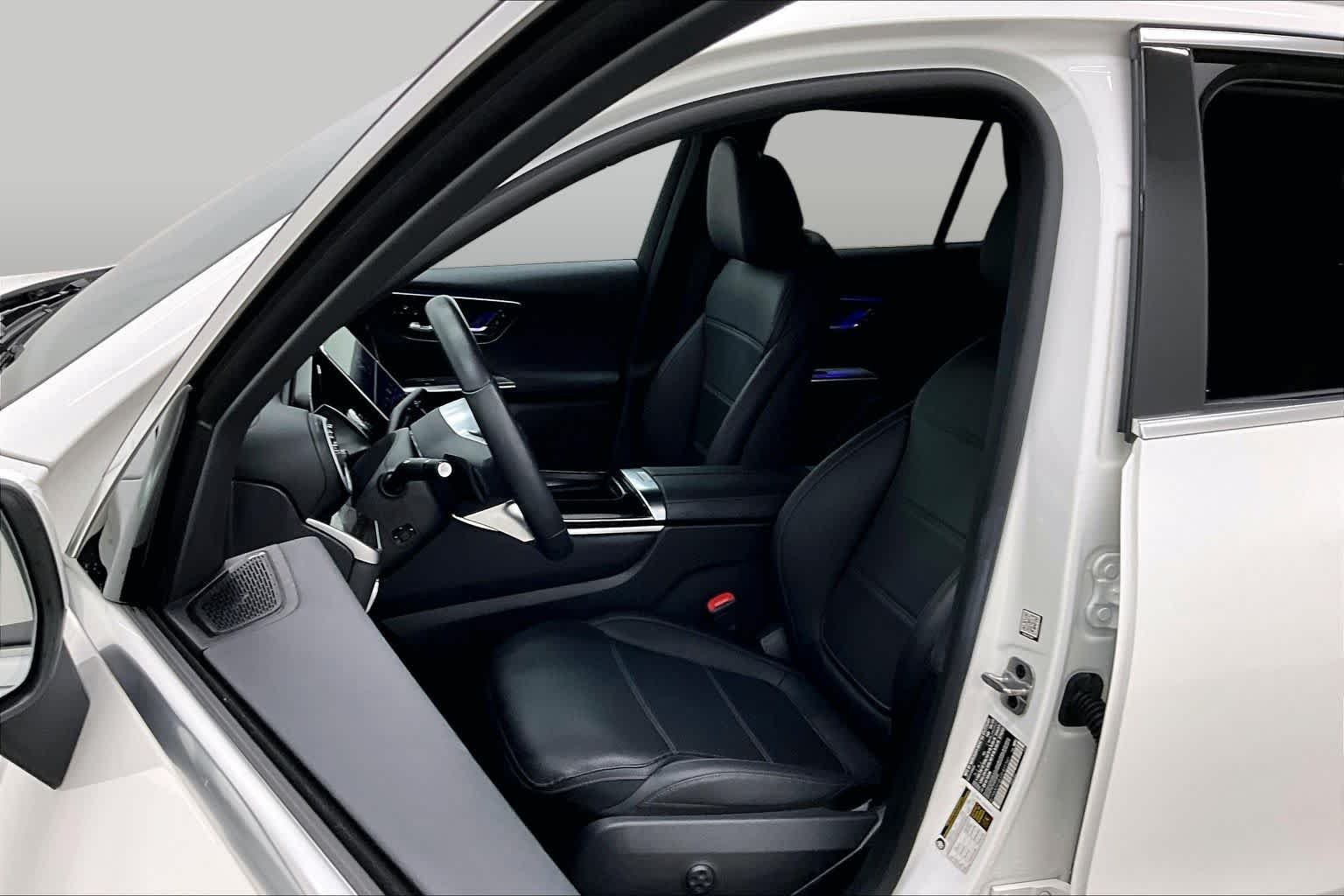 Used 2025 Polar White Mercedes-Benz GLC 300 image 8