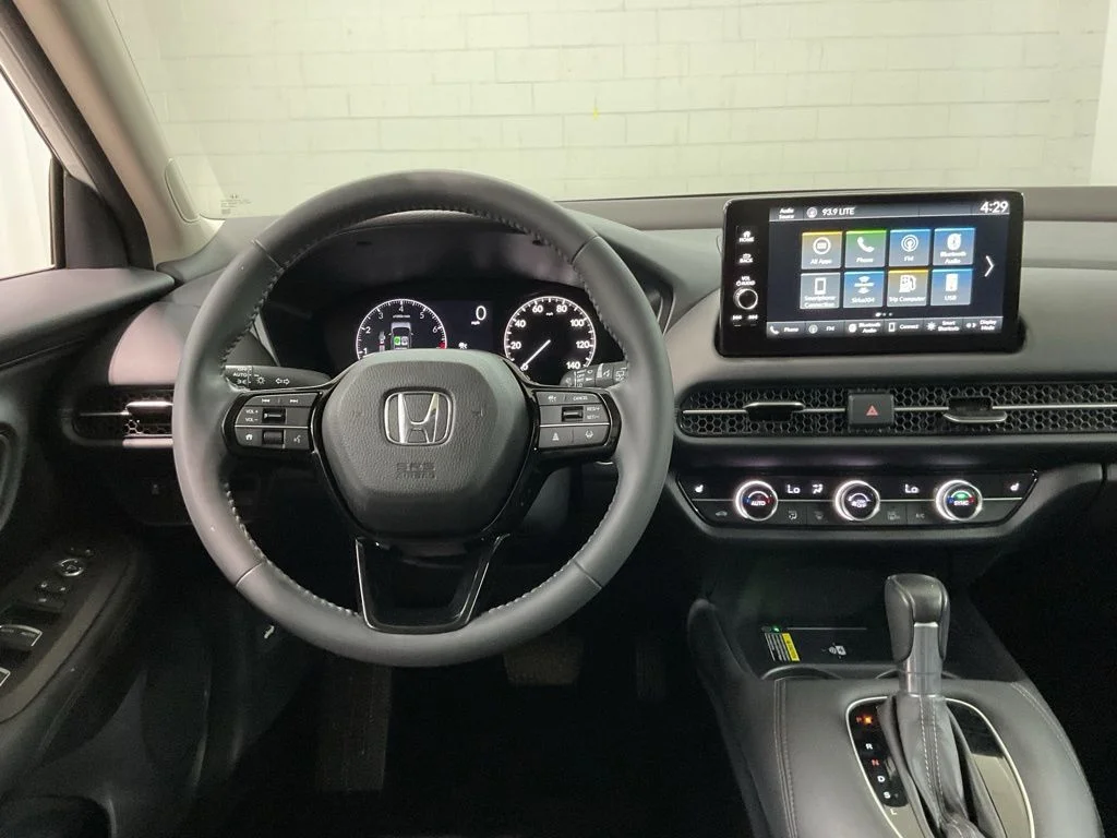 Used 2024 Platinum White Pearl Honda EX-L image 8