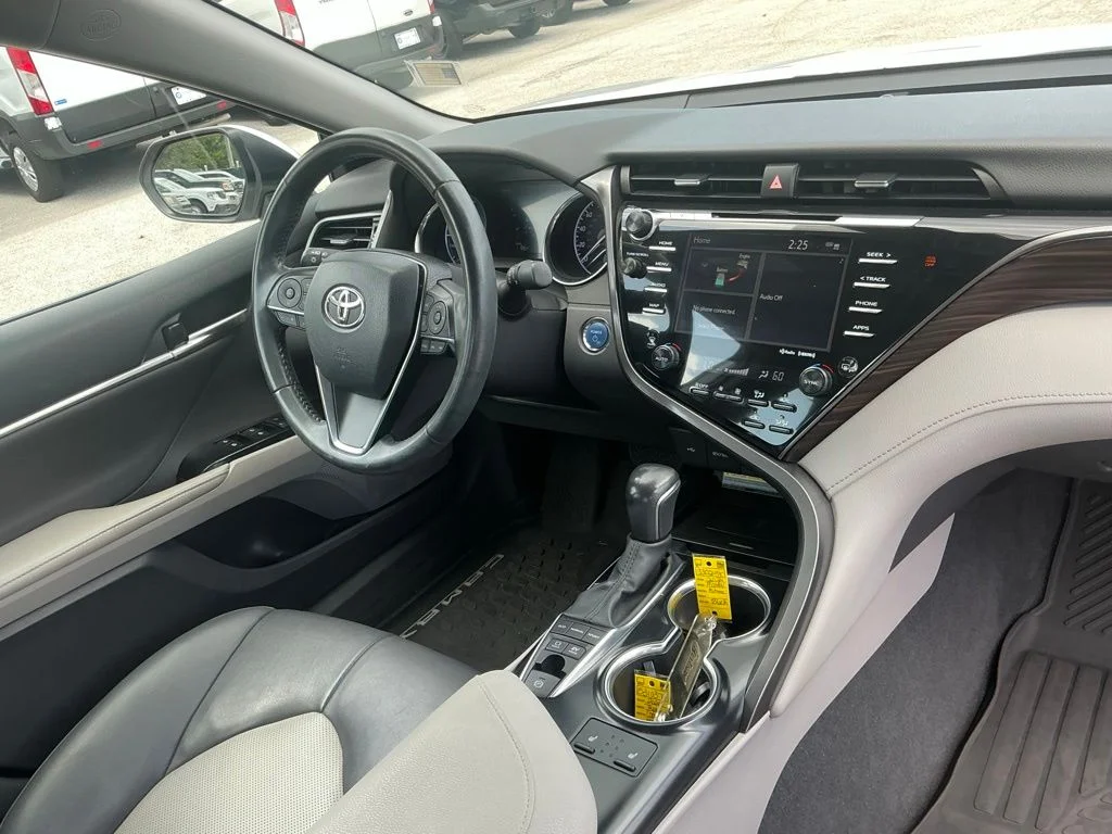 Used 2020 Beige Toyota XLE image 22