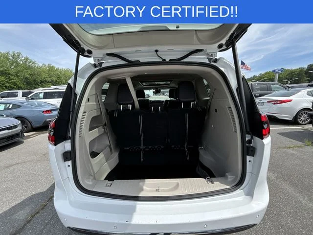 Used 2024 White Chrysler Limited image 21