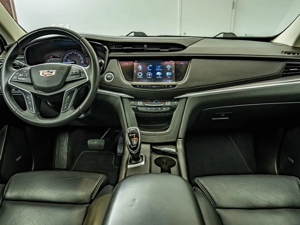 Used 2017 Silver Coast Metallic Cadillac Luxury image 29