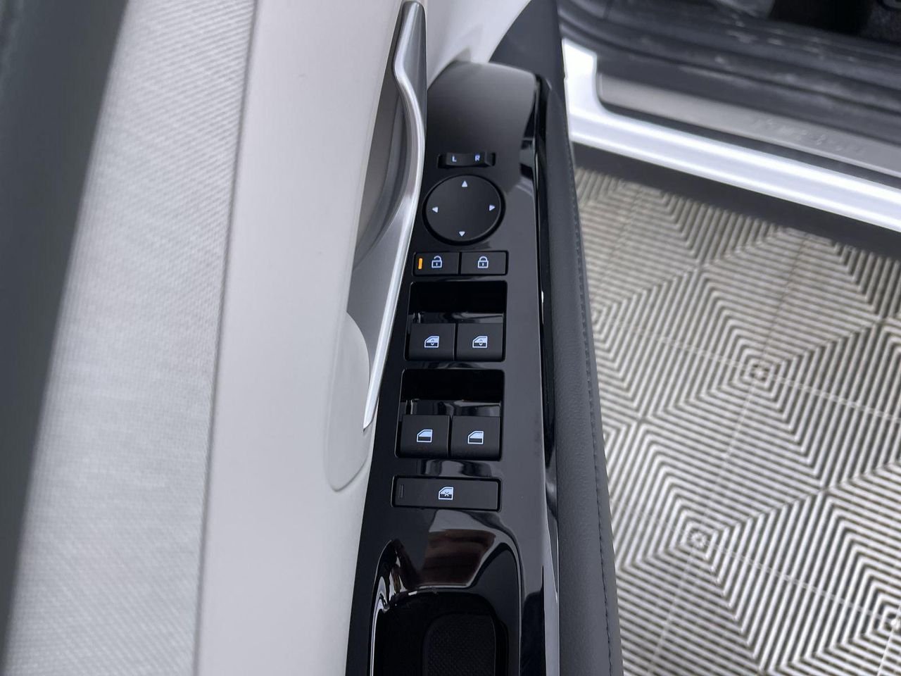 New 2026 Serenity White Pearl Hyundai Limited AWD image 25