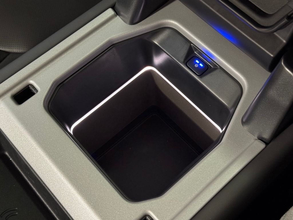 New 2026 Fuji White Land Rover V8 image 19
