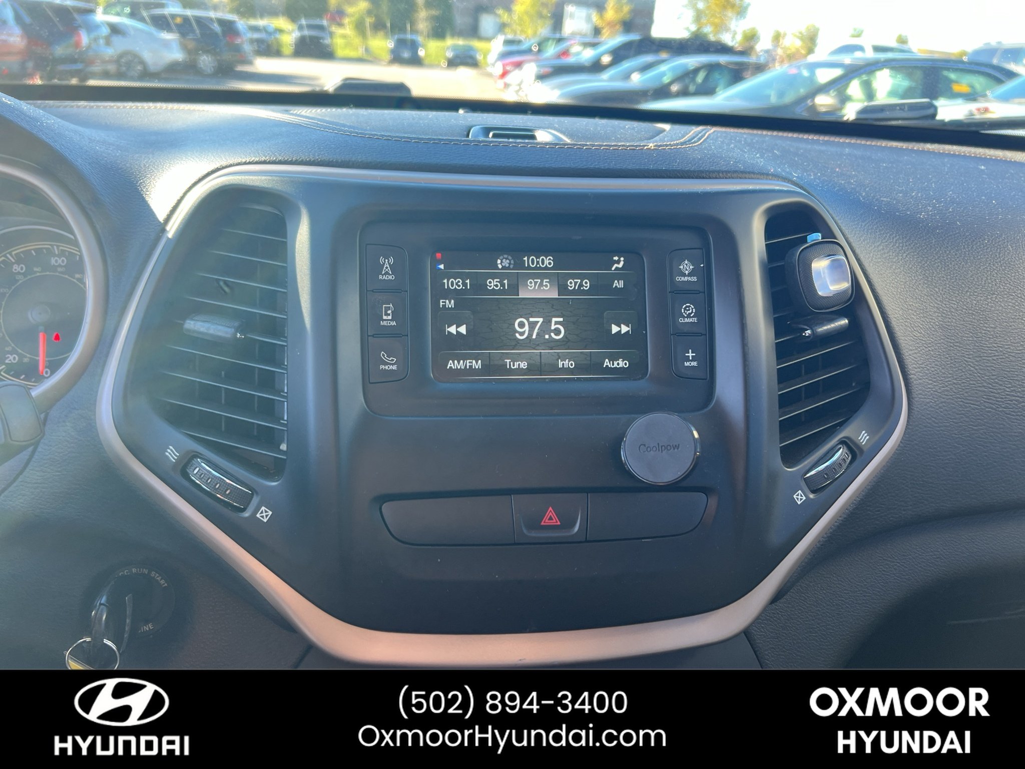 Used 2017 Diamond Black Crystal Pearlcoat Jeep Latitude image 9