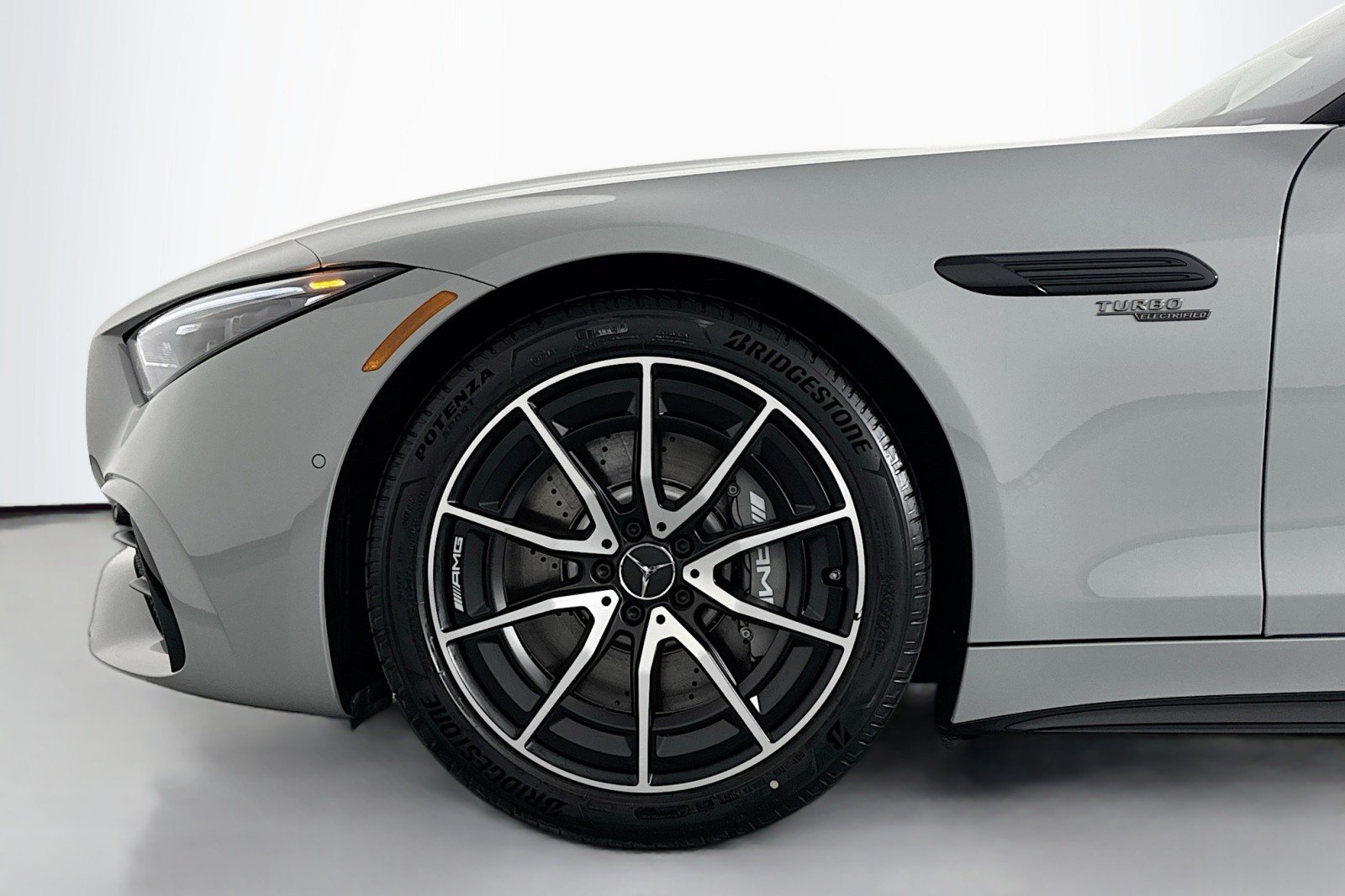 New 2026 MANUFAKTUR Alpine Grey Mercedes-Benz AMG® SL 43 Roadster image 10