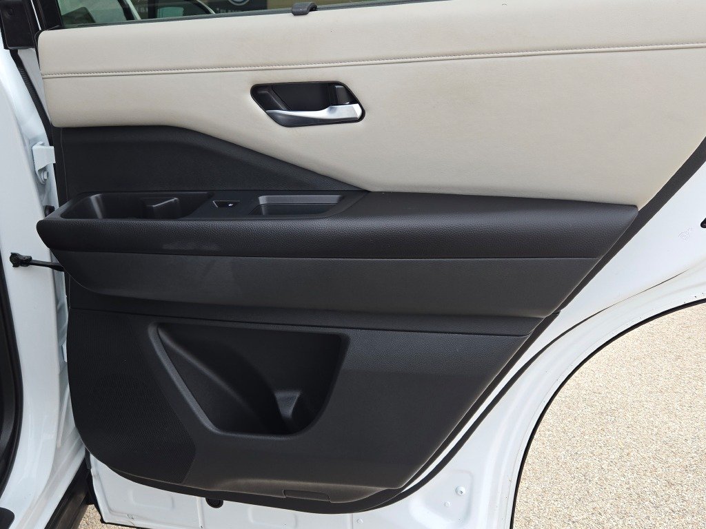 Certified Used 2025 White Nissan SL image 9