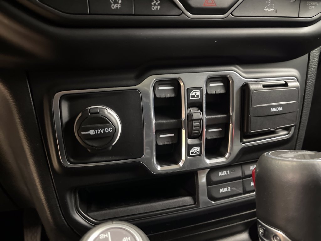 Used 2023 White Jeep Sahara image 16