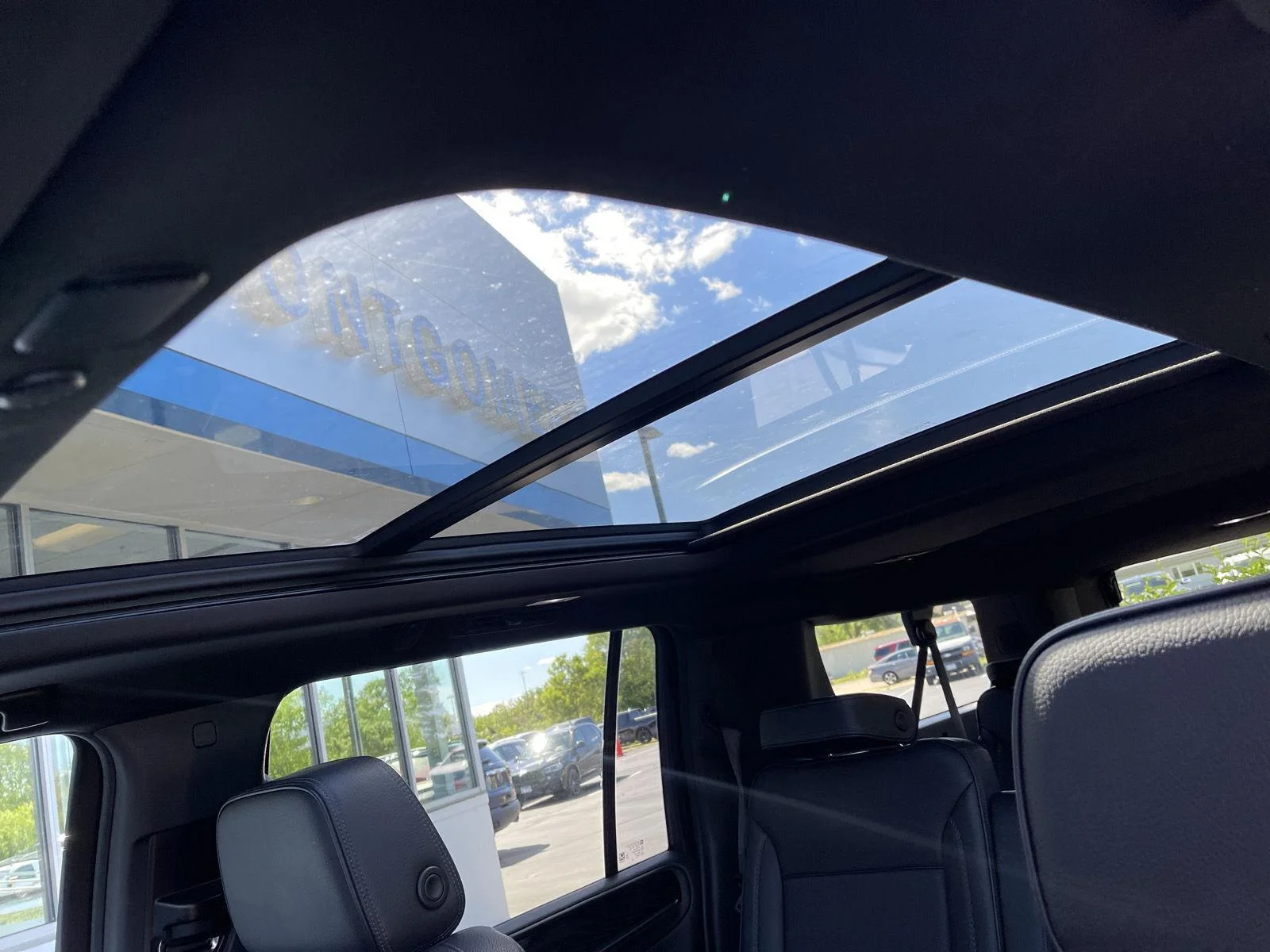 Used 2022 Onyx Black GMC Denali image 27