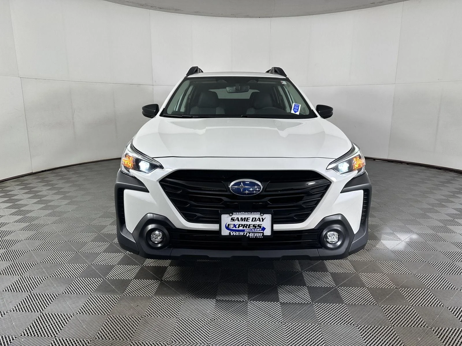 Used 2025 Crystal White Pearl Subaru Onyx Edition image 4